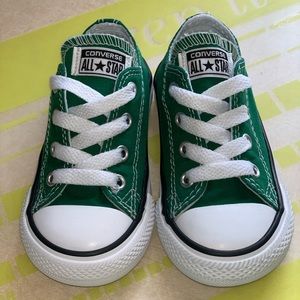 Size 6 toddler converse. Like new.